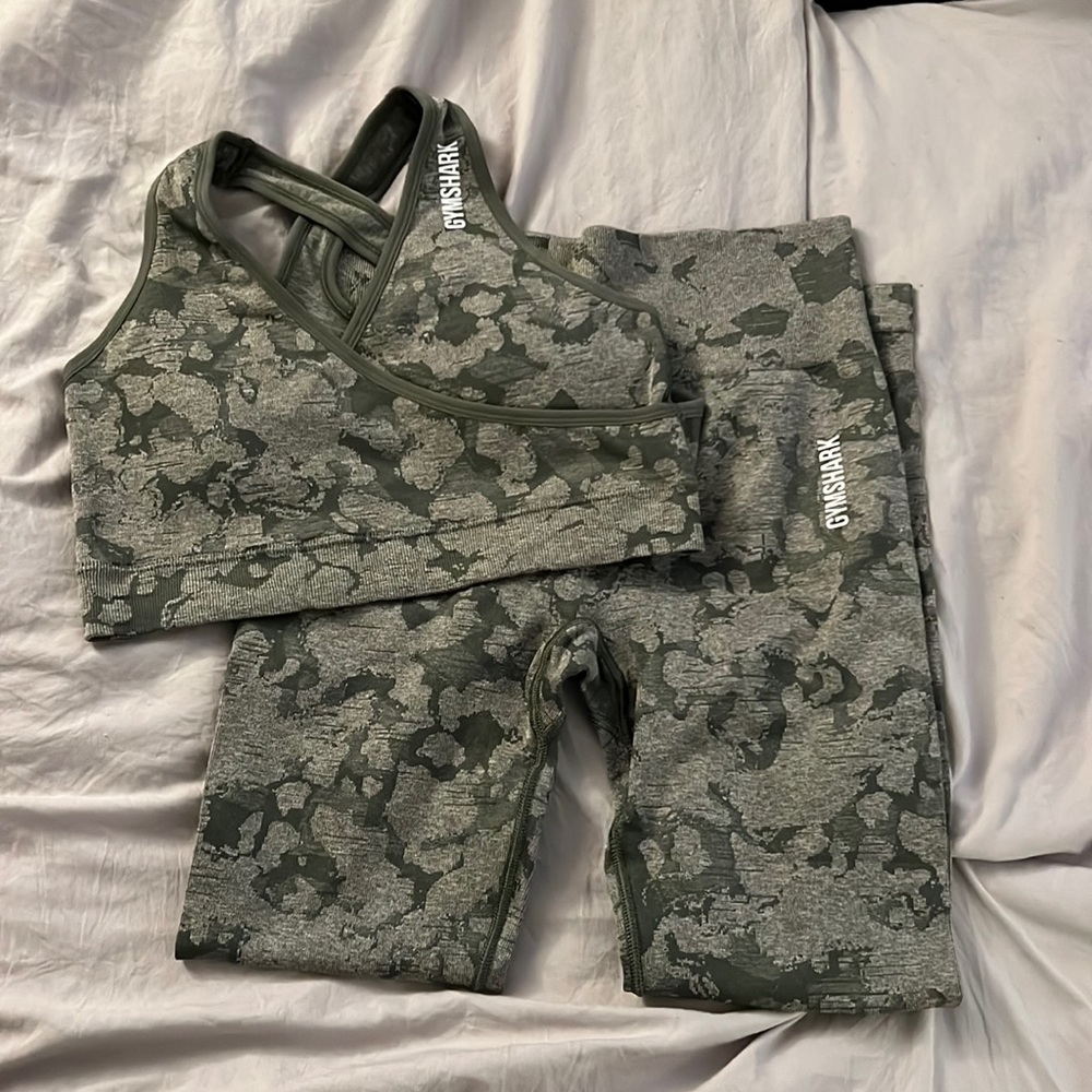 Gymshark adapt camo seamless both size medium